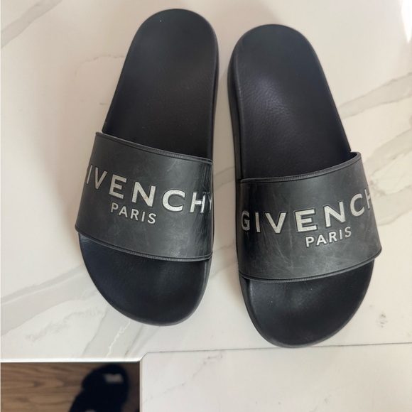 Givenchy Logo Slides - Picture 9 of 12